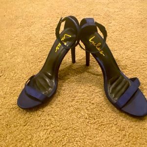 Navy Blue US Size 7 .5 high heels. Never worn. Absolutely new !!
